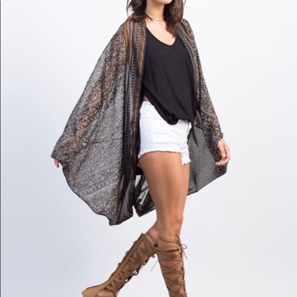 The Cocoon Printed Kimono - Picture 5 of 5